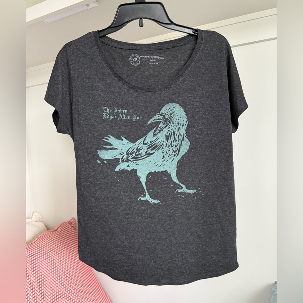 Out Of Print The Raven Gray T-Shirt with Edgar Allan Poe Raven Print Size Small